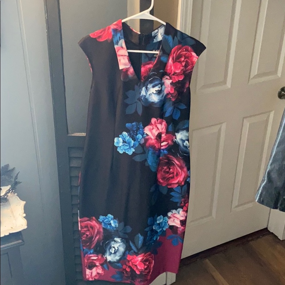 SLNY mid length slim fight dress